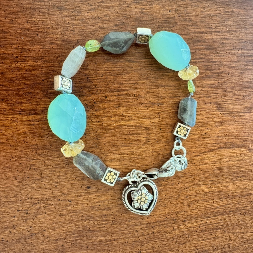 Elastic colored gems bracelet